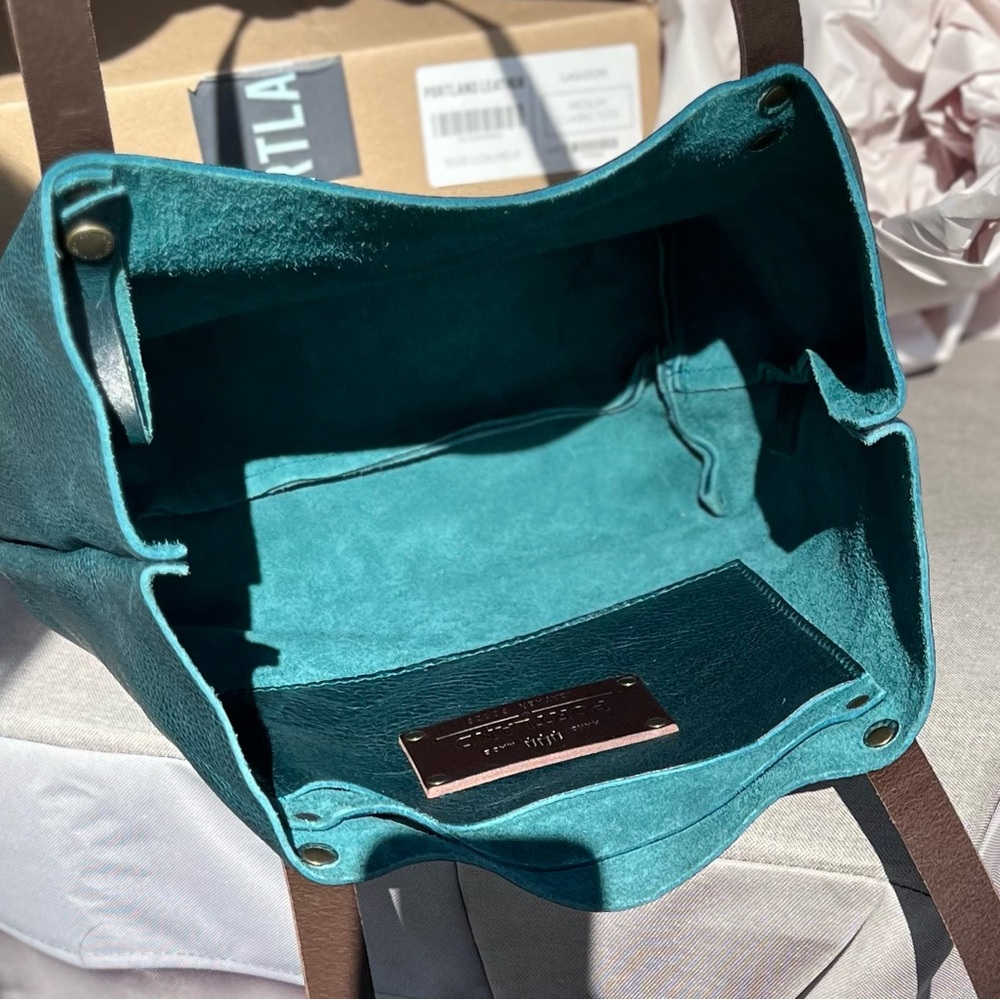BNNU Portland Leather Goods Premium Limited Edition Lagoon Medium Classic Tote - Picture 6 of 7
